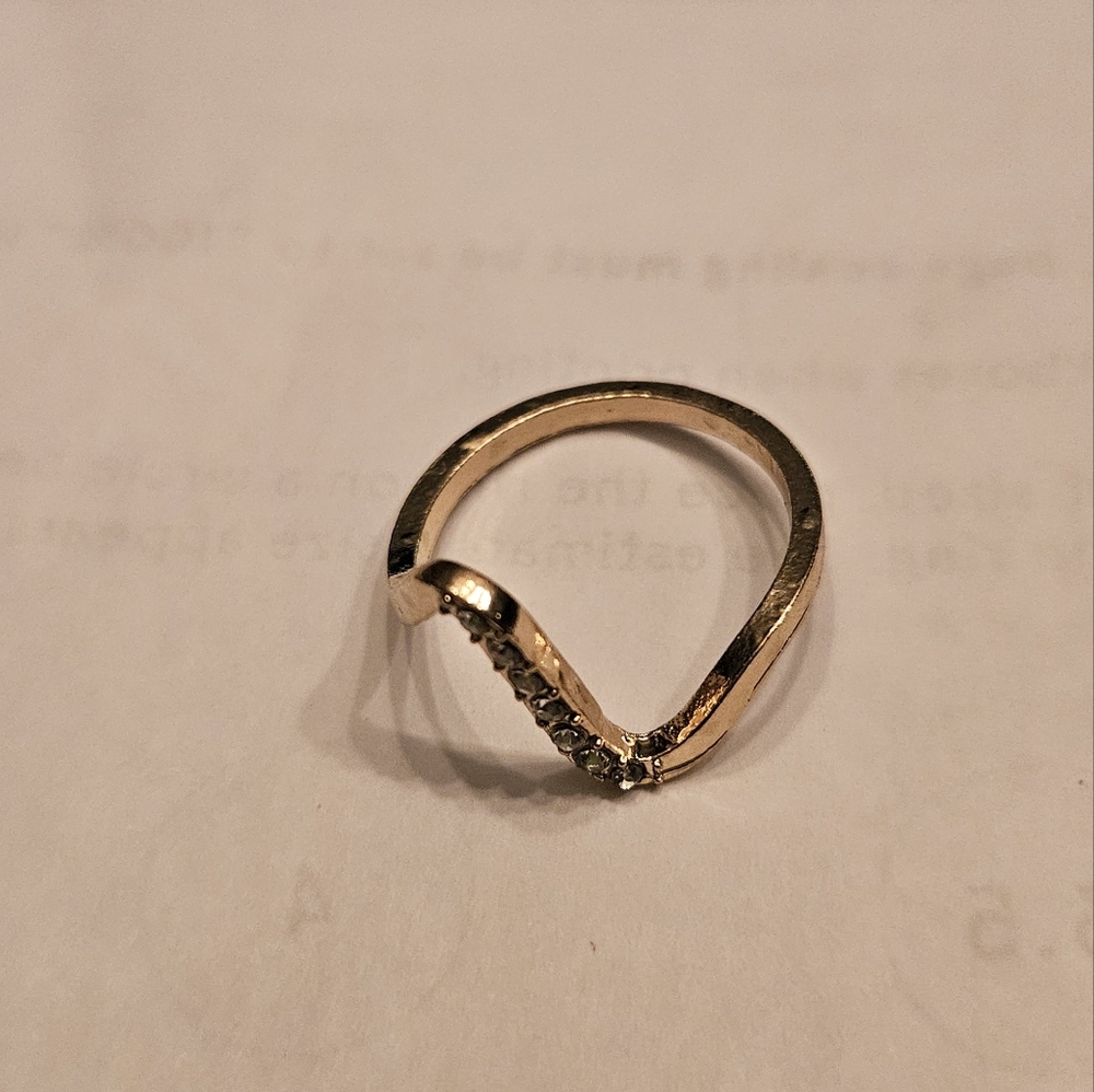 SHEIN Gold Ring with Crystal Detailing